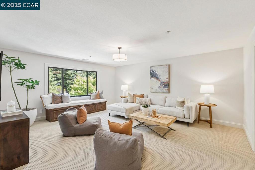 SANDERS RANCH - Residential