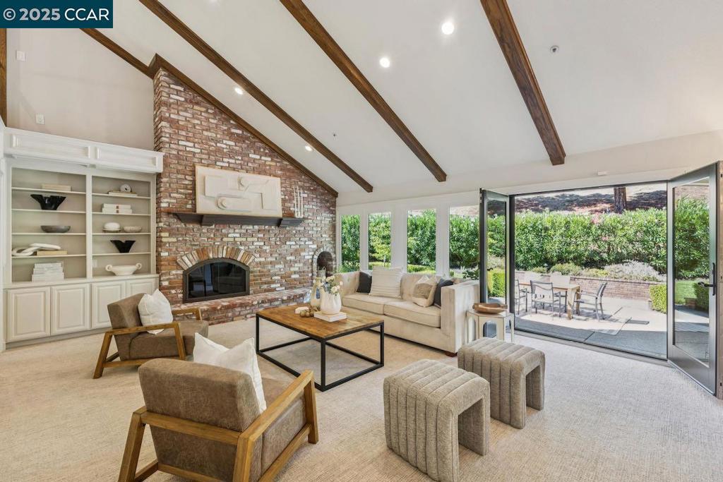 SANDERS RANCH - Residential