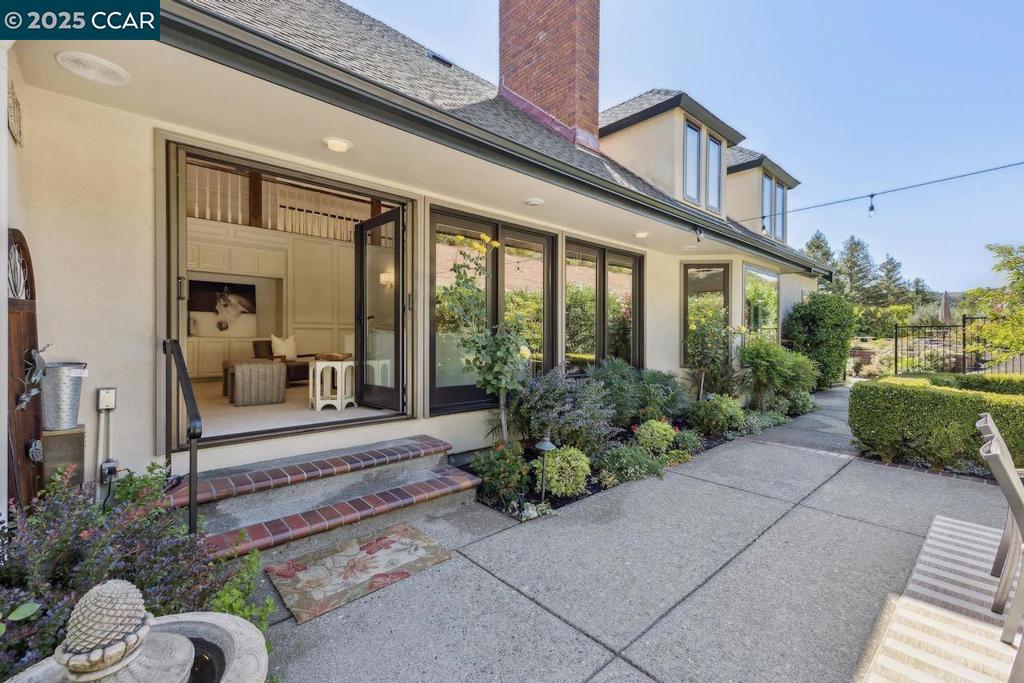 SANDERS RANCH - Residential
