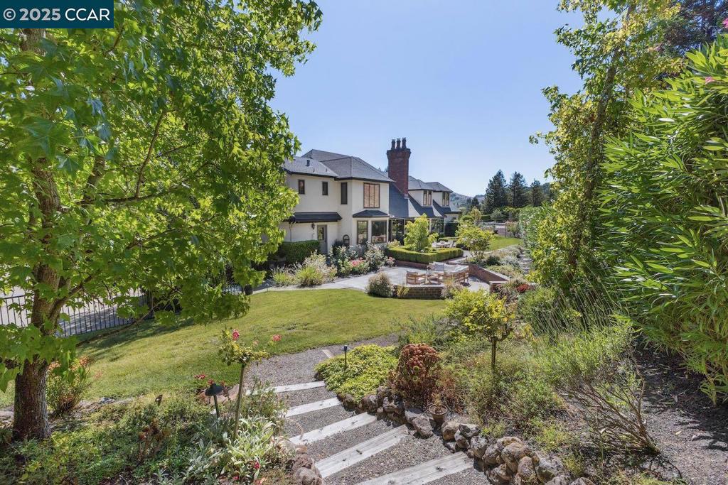 SANDERS RANCH - Residential