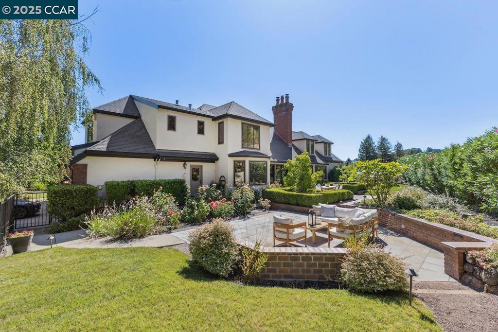 SANDERS RANCH - Residential