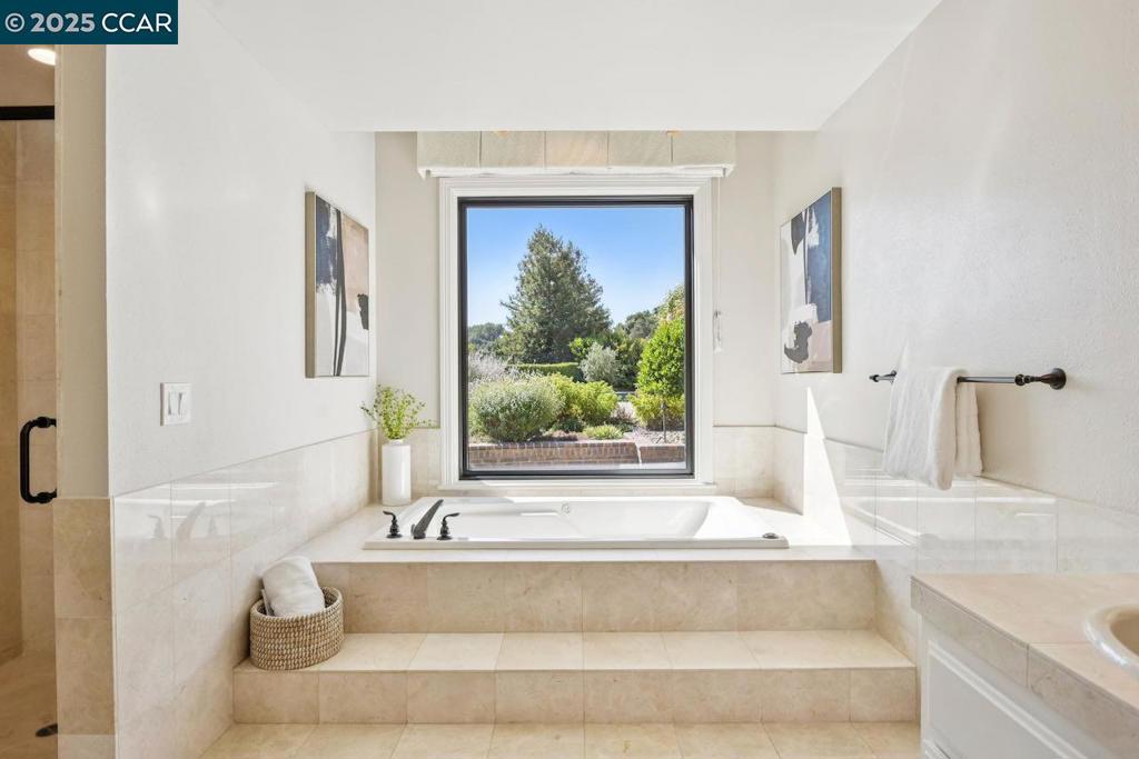 SANDERS RANCH - Residential