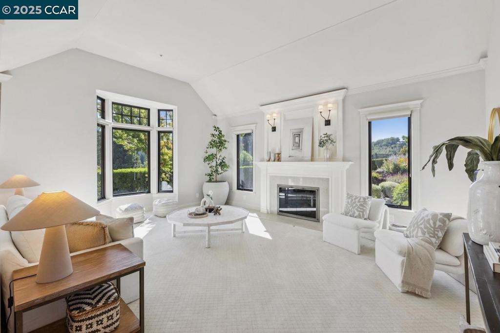 SANDERS RANCH - Residential