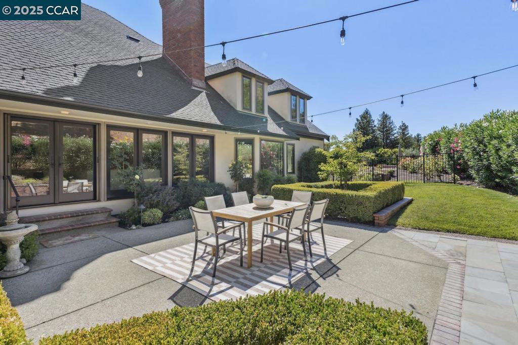 SANDERS RANCH - Residential