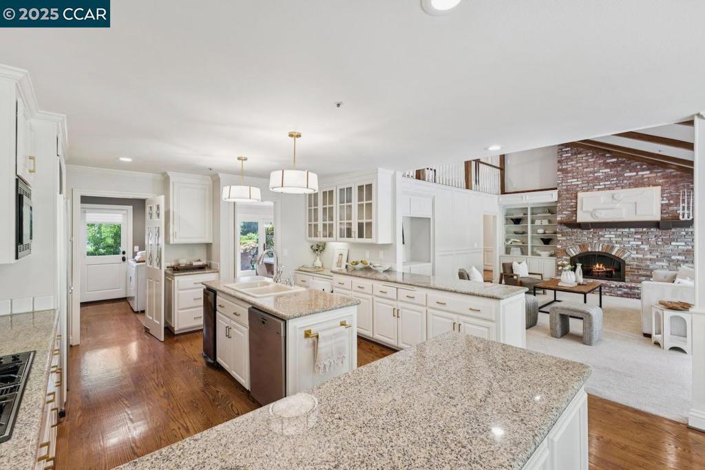 SANDERS RANCH - Residential