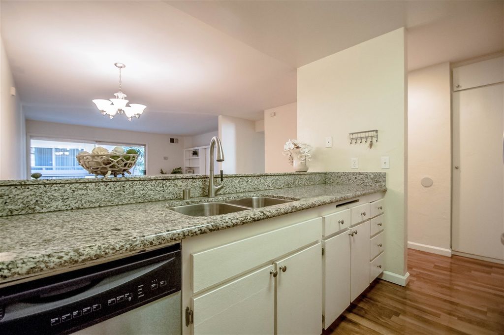listing image 130727951352028899544