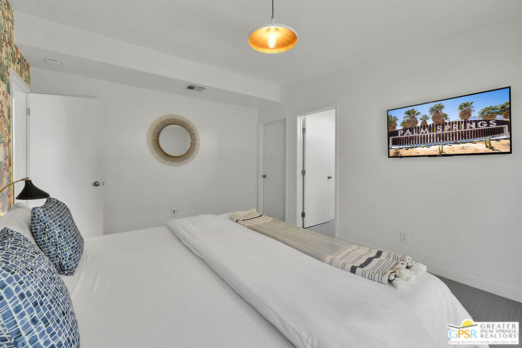 Movie Colony East - Residential