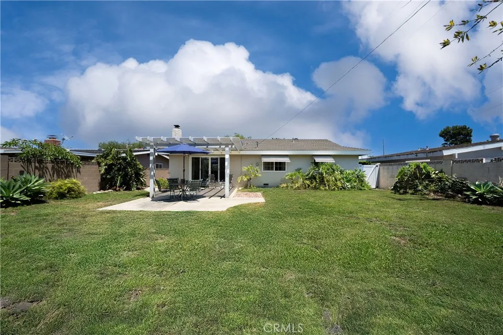 Los Alamitos, California 90720, United States, 3 Bedrooms Bedrooms, ,2 BathroomsBathrooms,Residential,Active,172715