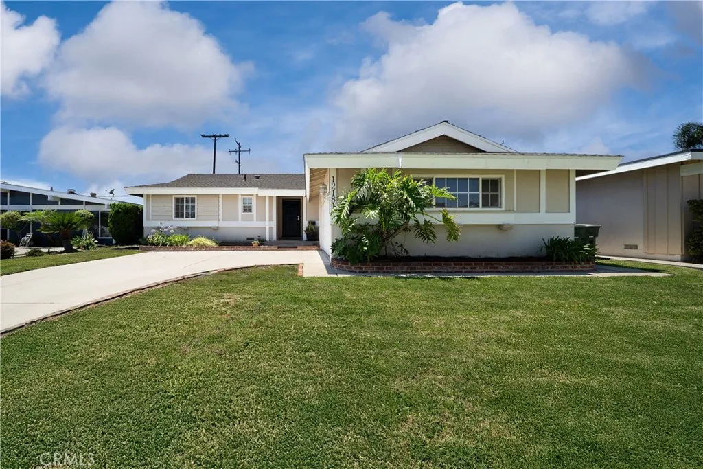 Los Alamitos, California 90720, United States, 3 Bedrooms Bedrooms, ,2 BathroomsBathrooms,Residential,Active,172715