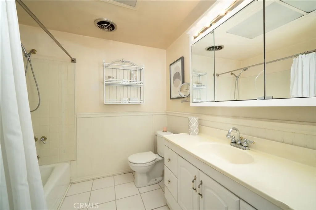 Los Alamitos, California 90720, United States, 3 Bedrooms Bedrooms, ,2 BathroomsBathrooms,Residential,Active,172715