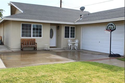 Photo of 19738 Aldbury ST, Canyon Country, CA 91351 (MLS # DW26154795)
