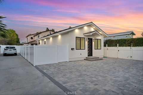 Photo of 17425 Los Alimos #17423, Granada Hills, CA 91344 (MLS # SR25264027)