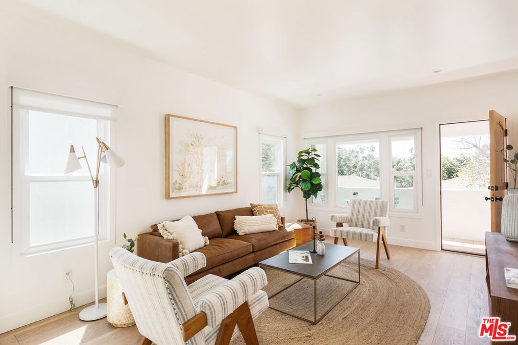 Photo of 5847 1/2 Ernest Avenue, Los Angeles, CA 90034 (MLS # 25620471)