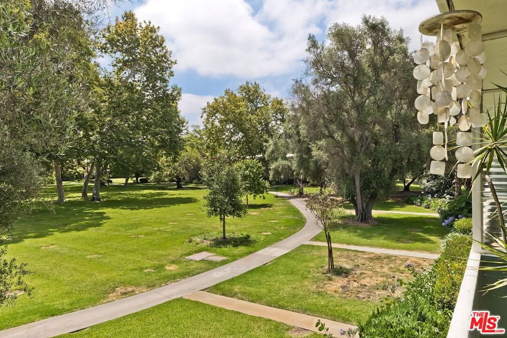 5587 1/2 Village GRN, Los Angeles CA 90016