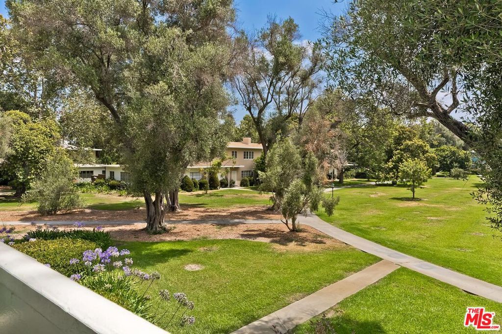 Photo of 5587 1/2 Village GRN, Los Angeles, CA 90016 (MLS # 26852853)