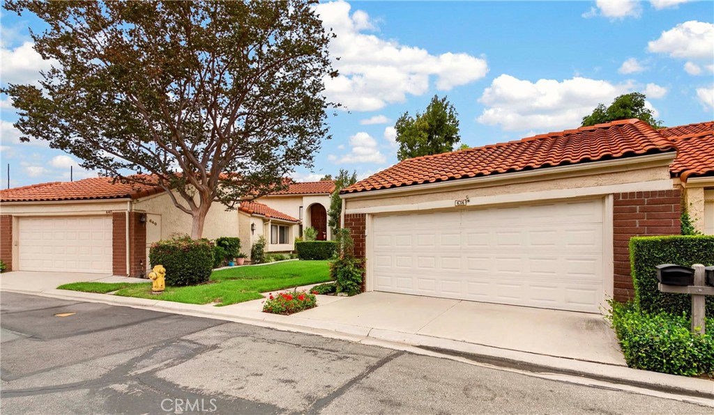 636 Colonial Circle