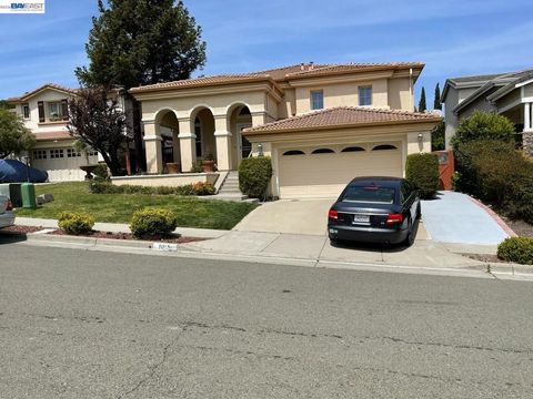 Photo of 1013 Ridgeview Dr Dr, El Sobrante, CA 94803 (MLS # 41130201)