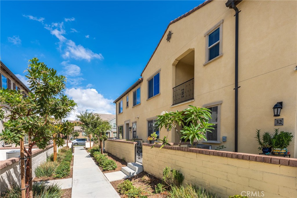 2845 E Berry Loop Privado 33