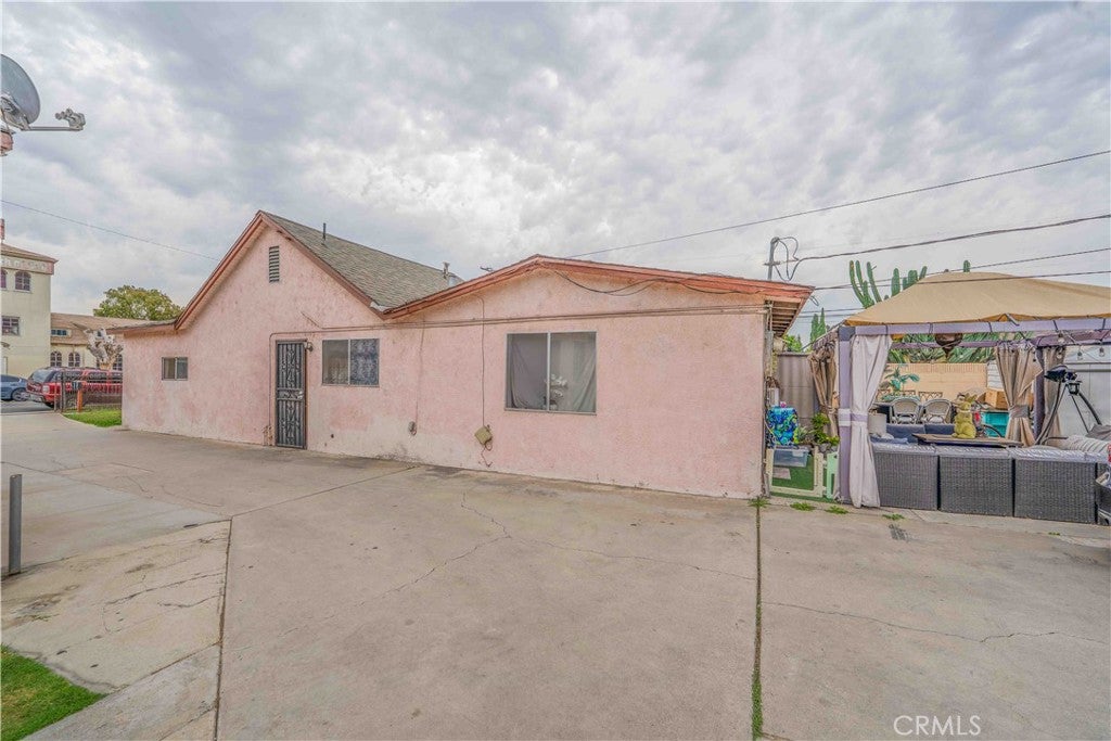 6631 El Selinda Avenue