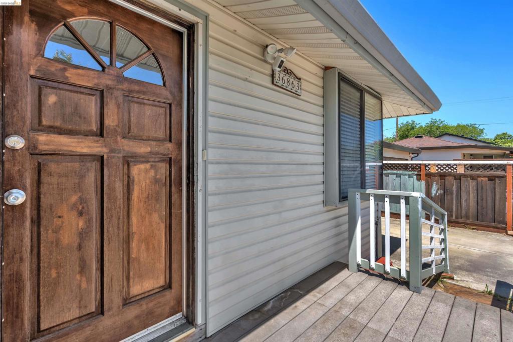 36863 Elm St