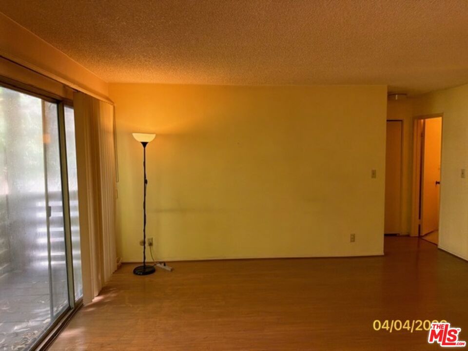 525 S Ardmore Avenue 242