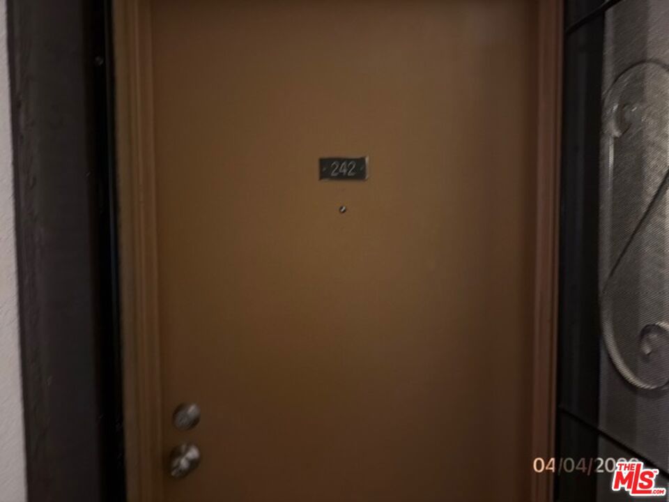 525 S Ardmore Avenue 242