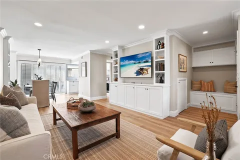 2209 Vista Huerta, Newport Beach, CA 92660 - MLS#: NP25244935