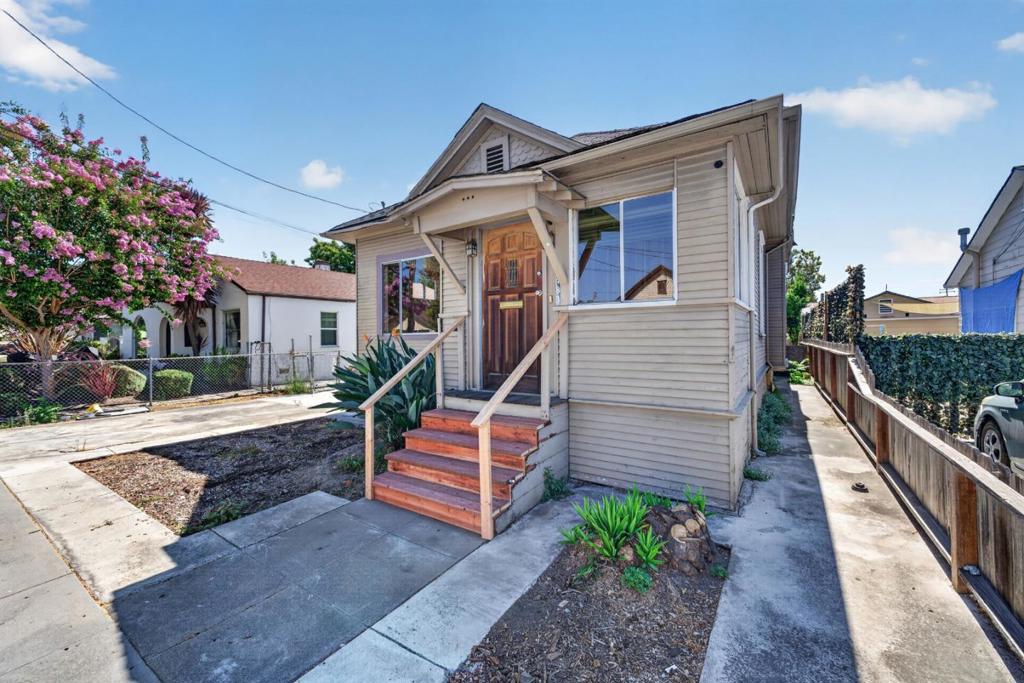 Photo of 483 N 12th Street, San Jose, CA 95112 (MLS # ML82060601)