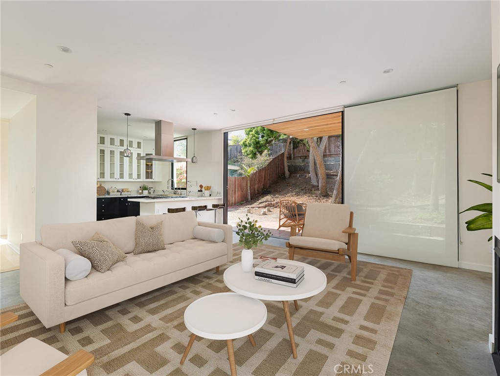 512 Sierra Place