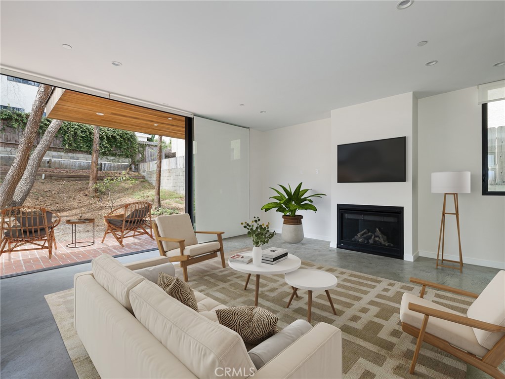 512 Sierra Place
