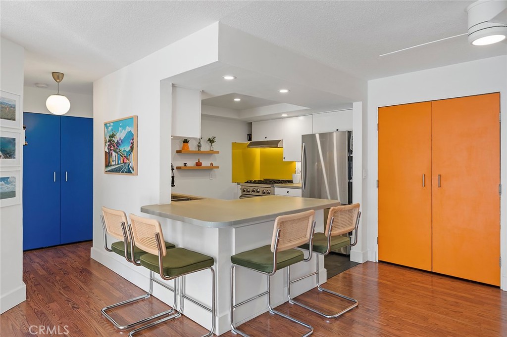 327 Chestnut Avenue 206