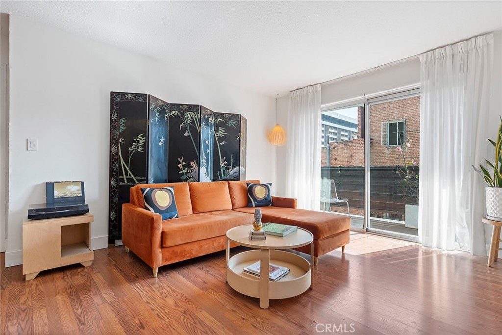 327 Chestnut Avenue 206