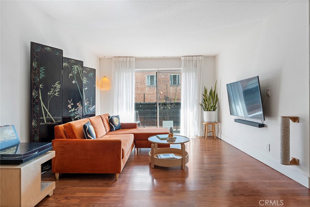 327 Chestnut Avenue 206