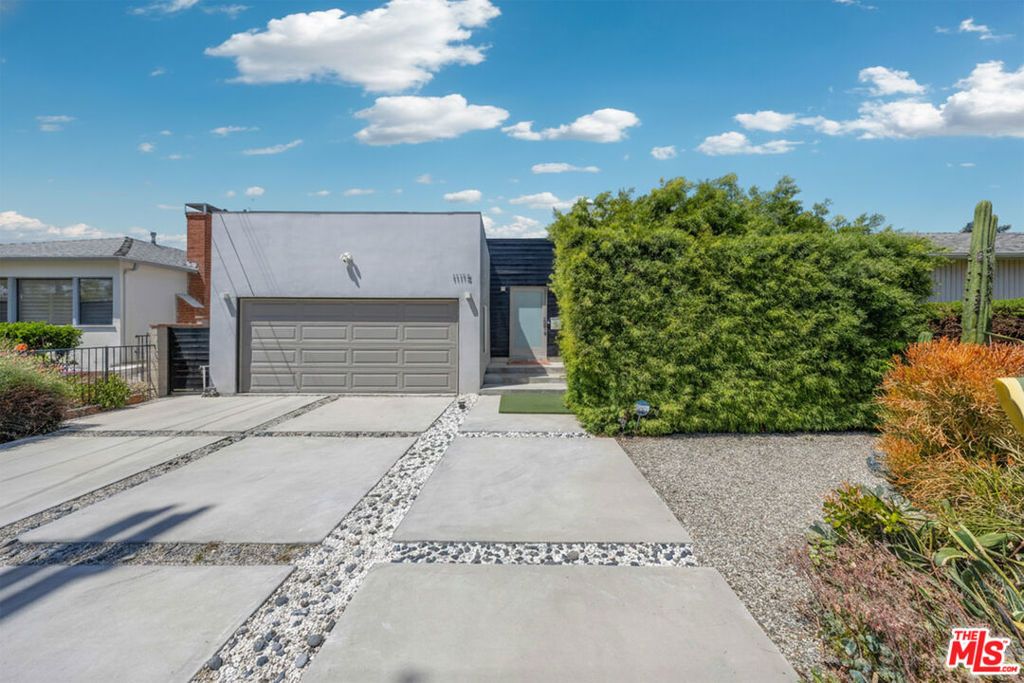 Photo of 11115 Greenlawn Avenue, Culver City, CA 90230 (MLS # 26672071)