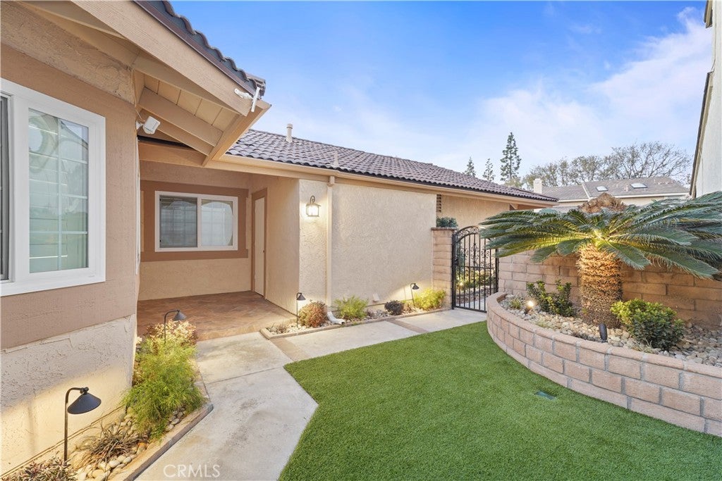 1153 N Outrigger