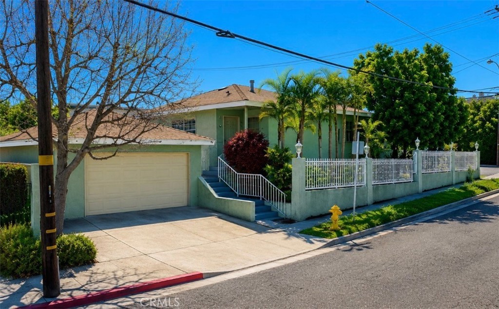 910 N Alma
