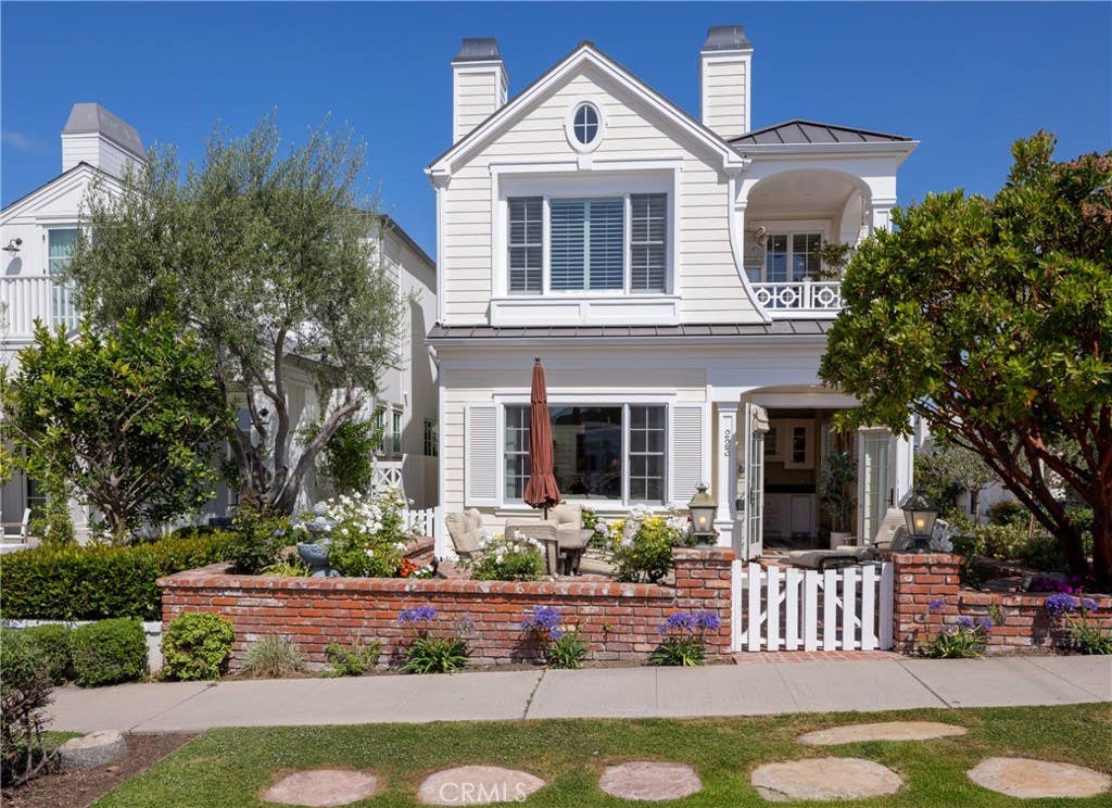 Photo of 223 Marigold Avenue, Corona Del Mar, CA 92625 (MLS # NP26124190)