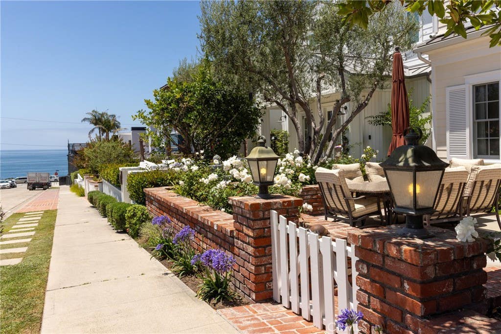 Photo of 223 Marigold Avenue, Corona Del Mar, CA 92625 (MLS # NP26124190)