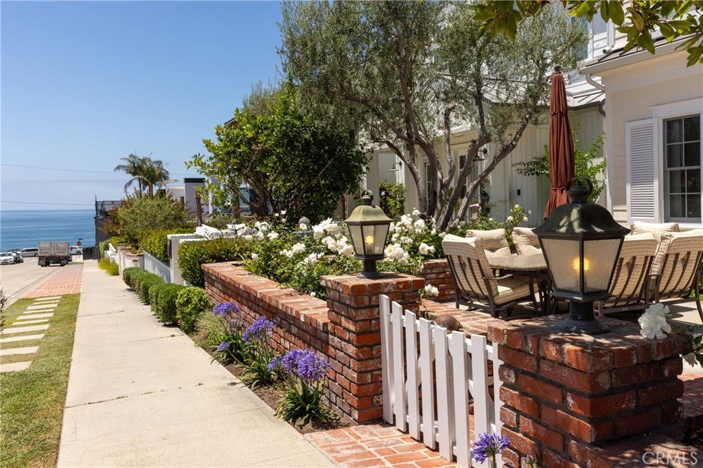 Photo of 223 Marigold Avenue, Corona Del Mar, CA 92625 (MLS # NP26124190)
