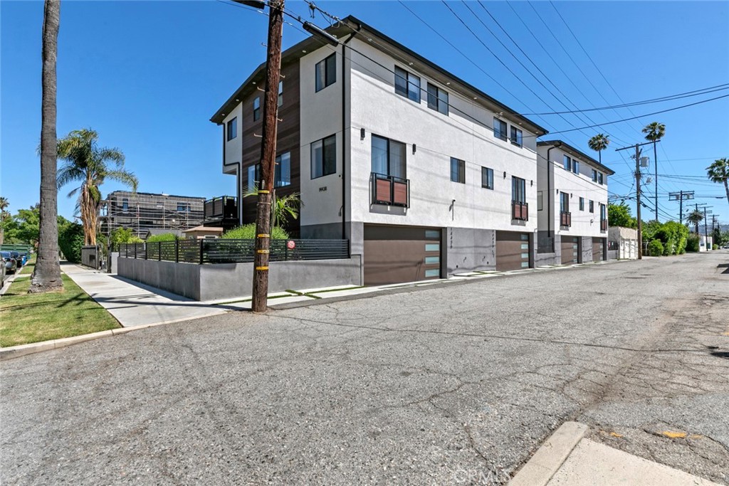 Properties 1 14438 Tiara Street