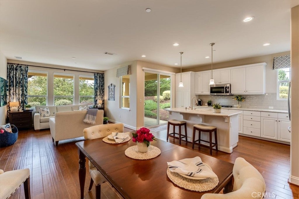 1176 Spring Azure Way