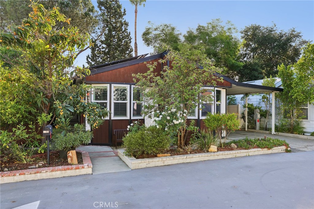 This charming home features 3 bedrooms and 2 bathrooms, nestled in the scenic area of Topanga, CA.