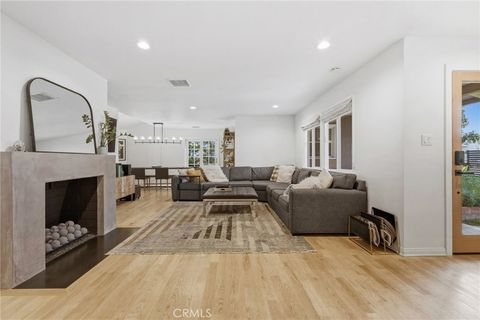 Photo of 5208 Woodman Ave, Sherman Oaks, CA 91401 (MLS # SR26038751)