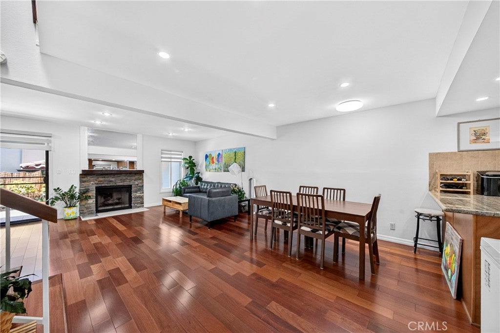 3130 Montrose Avenue 106