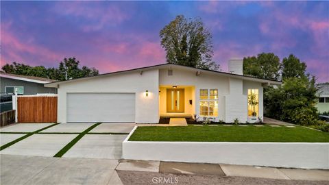 Photo of 2055 Avenida Aprenda, Rancho Palos Verdes, CA 90275 (MLS # WS26017101)