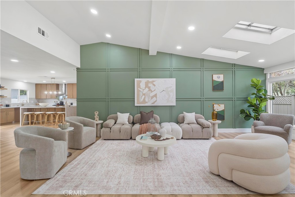 2055 Avenida Aprenda