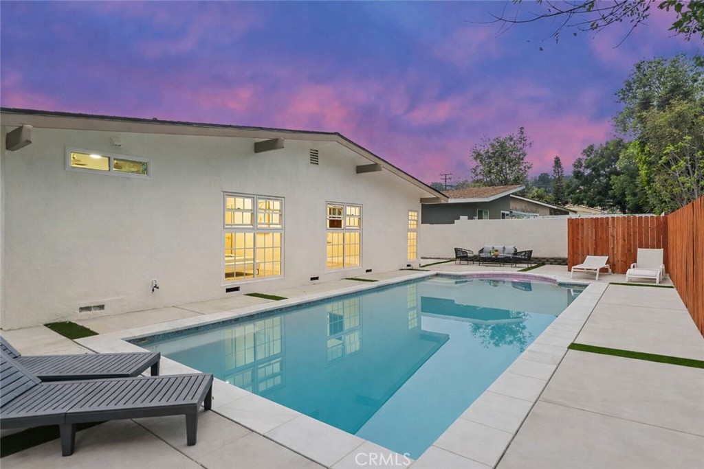 2055 Avenida Aprenda