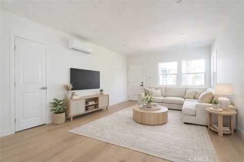 Photo of 1065 E Spazier Ave #101, Burbank, CA 91502 (MLS # BB26042143)