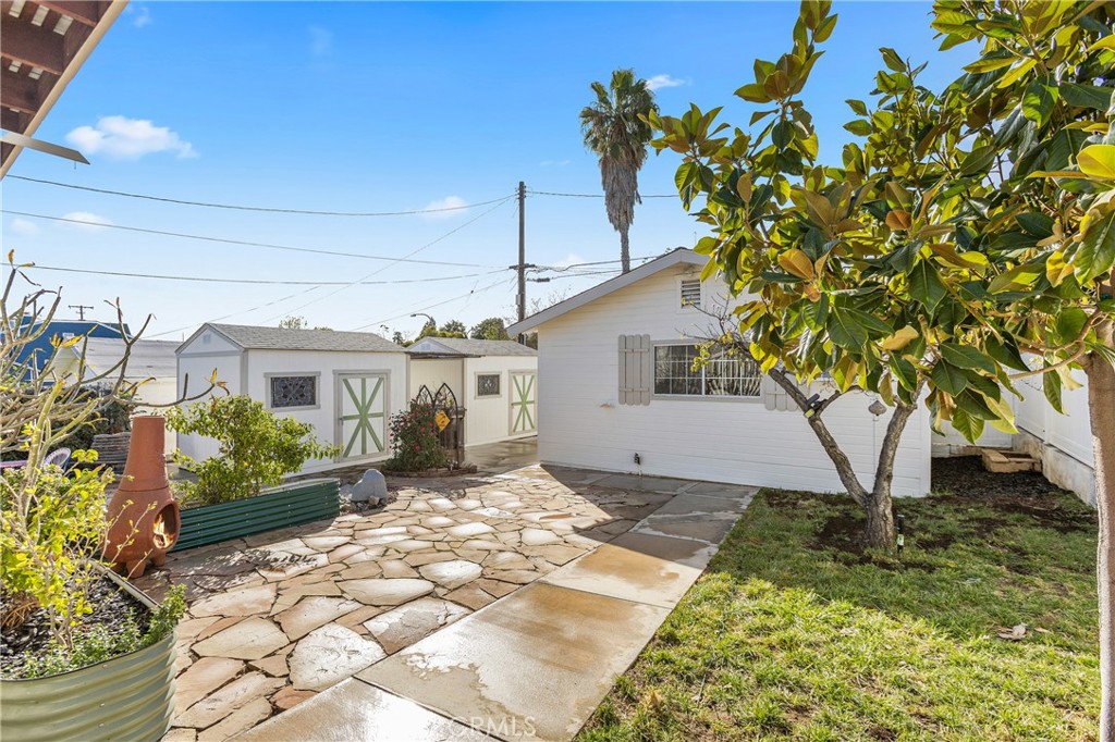 127 S Redwood Avenue