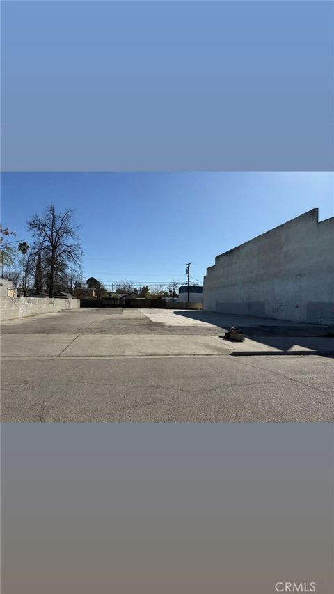 Photo of 2040 E Tyler Avenue, Fresno, CA 93701 (MLS # IG26090990)